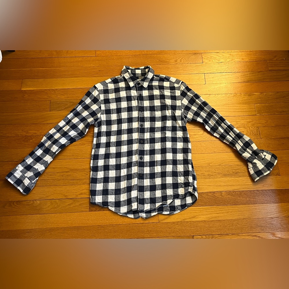 Uniqlo cotton flannel shirt, size men’s XS, navy and off white